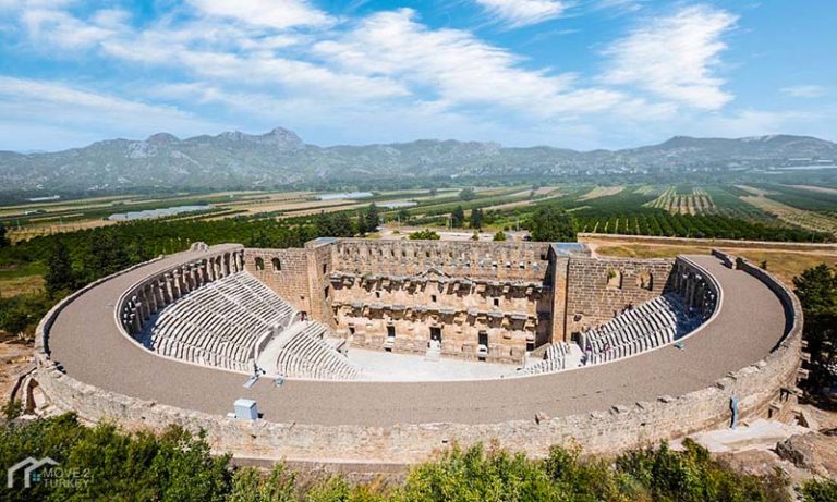 Aspendos Amphitheater in Antalya – a mixture of civilizations in one place