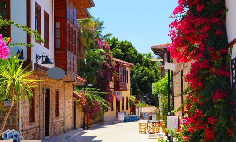 The city of Antalya hosts more than 1,5 million foreign tourists