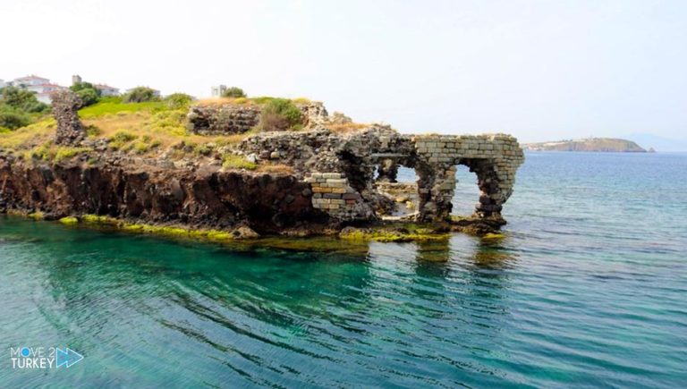 Izmir earthquake destroys the Ottoman fortress in the Foca region of eastern Turkey