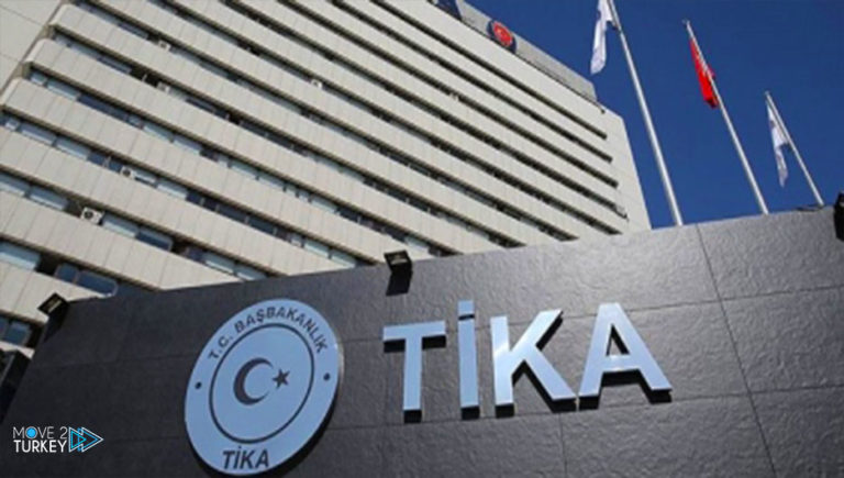 The Turkish “TIKA” company distributes food parcels to Lebanese families