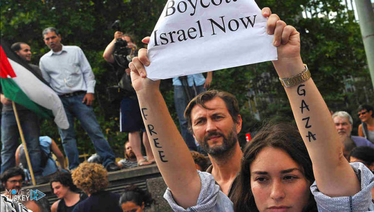 Thousands of people protest against Israeli attacks in Berlin