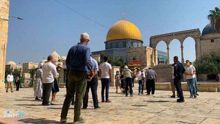 Dozens of settlers renew their storming of Al-Aqsa Mosque