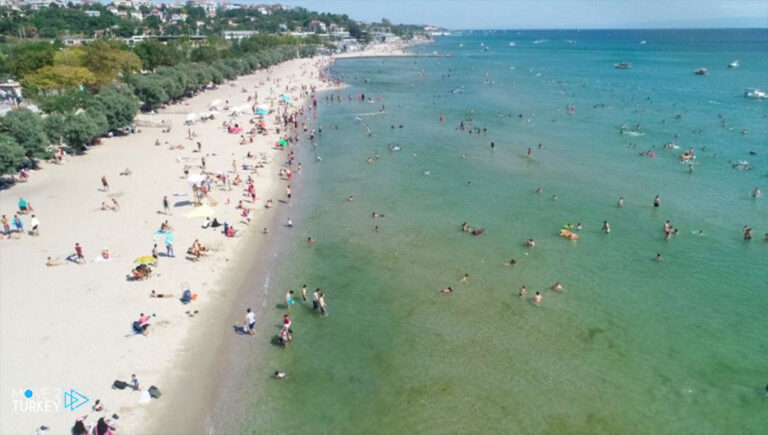 Menekşe Beach is filled with warm air and high temperature