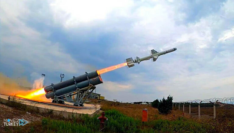 Launching the Turkish ATMACA missile, with success in hitting target