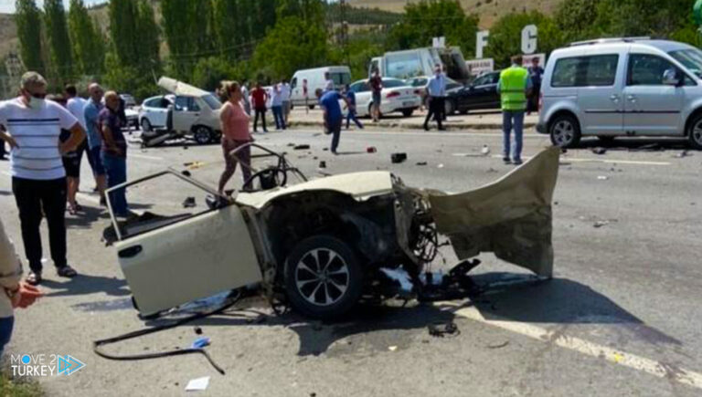 A traffic accident in Ankara caused the car to split into two parts