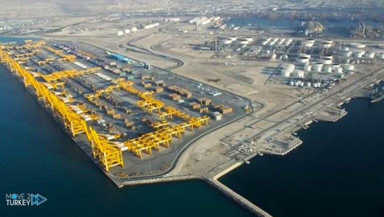 After a fire by a container, the port of “Jebel Ali”, Dubai resumes its activity