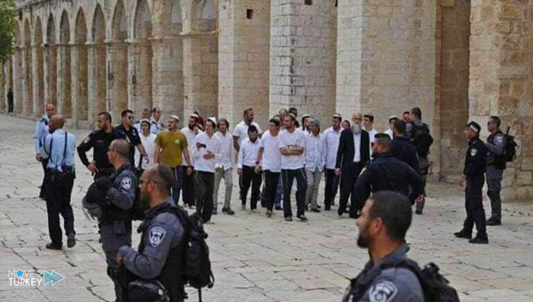 Dozens of settlers renew their storming of Al-Aqsa Mosque