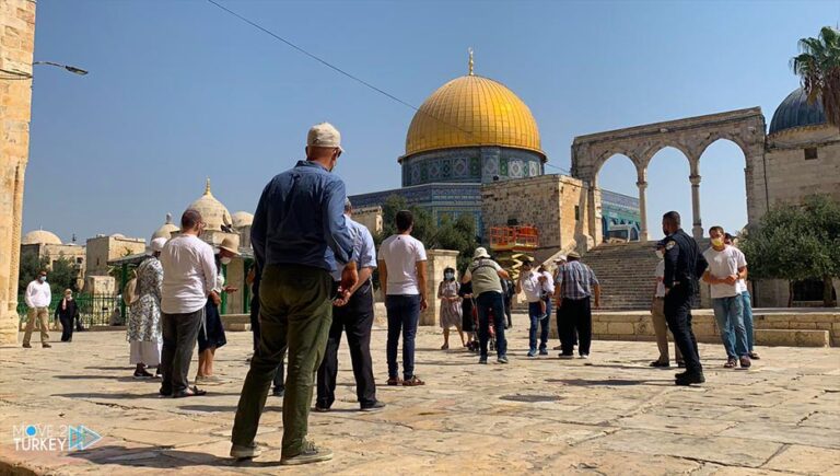 Dozens of settlers renew their storming of Al-Aqsa Mosque