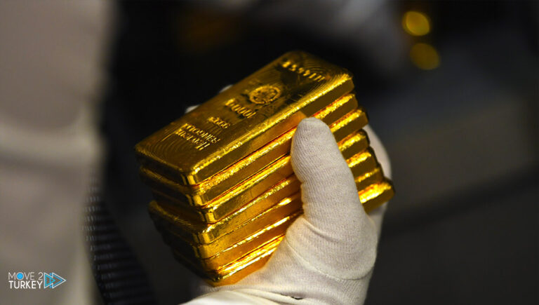 Gold at its highest level in 3 weeks, amid a slight decline in the dollar