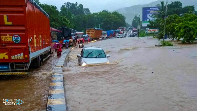 Şenkaya-Göle highway closed due to ground flooding