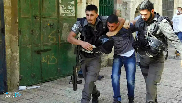 The Israeli occupation army injures a young man and arrests 12 others