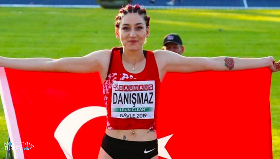 Tuğba Danismaz of Turkey competing in the women's triple jump