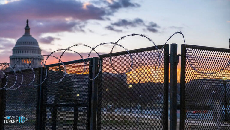 Surrounding the US Congress with iron fences again