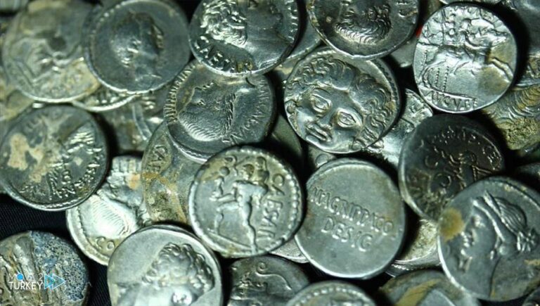 Turkey.. seizing 210 historical silver coins in Şanlıurfa