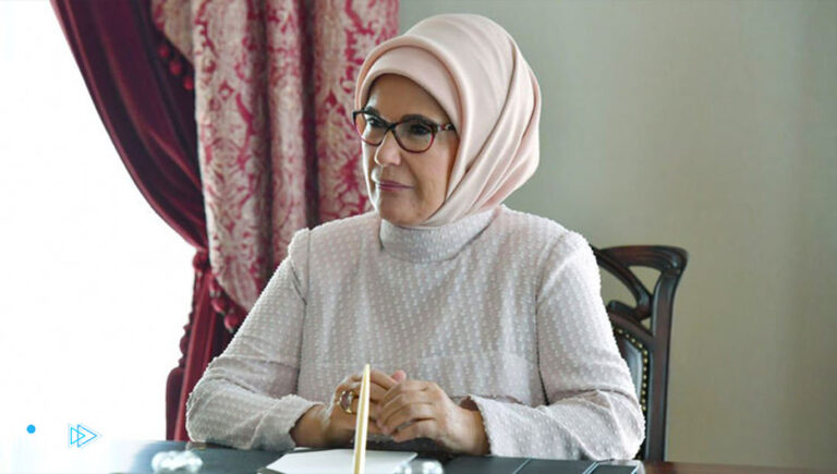 Emine Erdoğan meets members of the Şule Yüksel Şenler Foundation