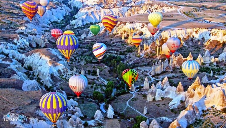 Cappadocia balloons raise the flag of Turkey in celebration of today