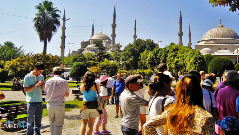 Istanbul..a tourist crawl with the advent of spring and Eid al-Fitr