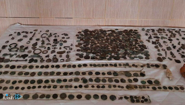 Turkey… Antique coins and pottery seized in Hatay