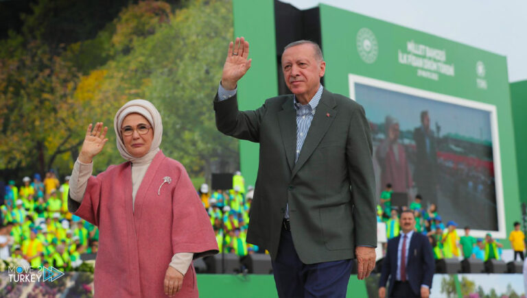 President Erdogan plants the first seedlings in the People’s Park in Istanbul