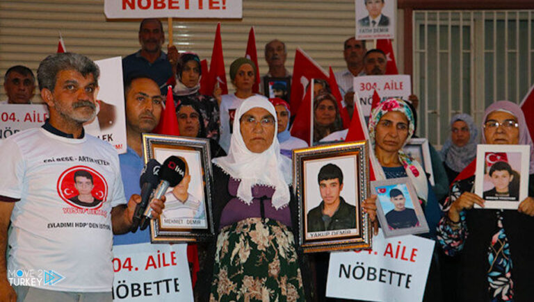 A new family joins the “Mothers of Diyarbakir” sit-in