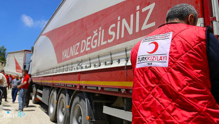 The Turkish Red Crescent provides aid to Iraqi school students