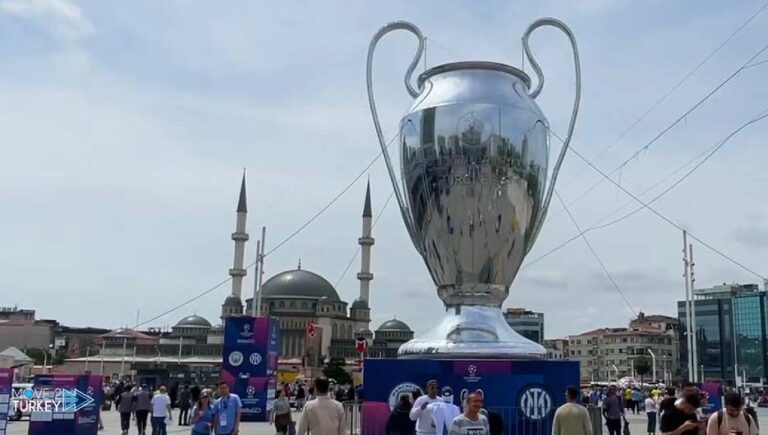 مجسّم ضخم لكأس دوري أبطال أوروبا بميدان تقسيم