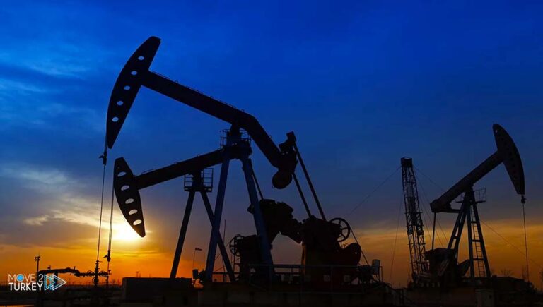 Russia extends a voluntary reduction in oil production