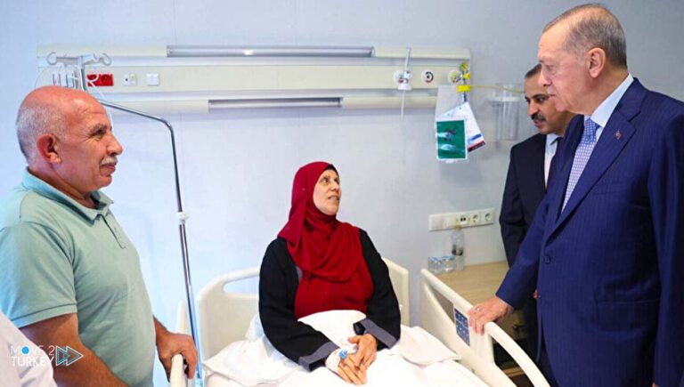 President Erdogan visits Palestinian patients