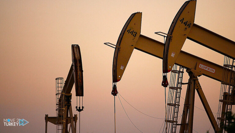 Oil prices decline 2.6 percent amid weak global demand