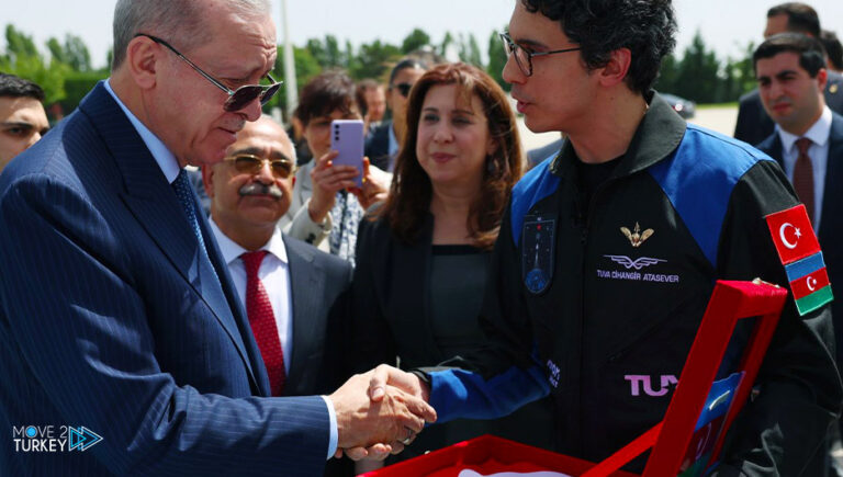 أنقرة.. الرئيس أردوغان يلتقي ثاني رائد فضاء تركي