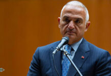 وزير الثقافة التركي يحيي الذكرى الرابعة لرحيل سيزاي كاراكوتش في الرابعة